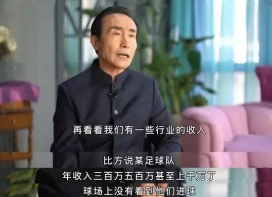 我回顾了去年主场对巴萨的比赛，我们毫无胜算，然后又看了再诺坎普的比赛，我们的机会更多。